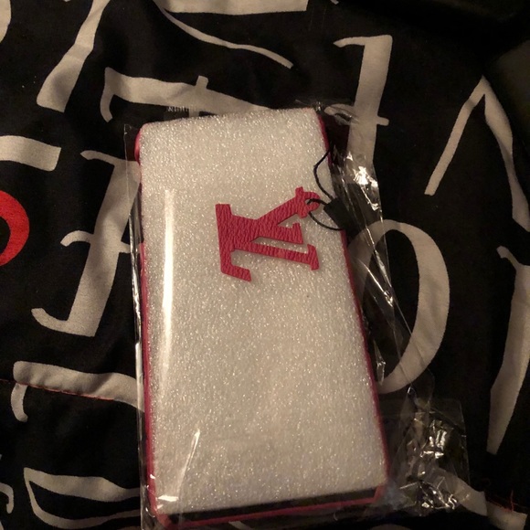 iPhone case - Picture 2 of 3